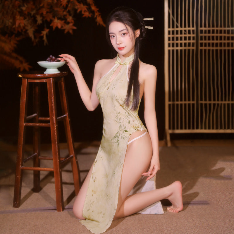 Sensual High-Slit Cheongsam - Backless & Hip-Revealing Traditional Dress, Asian Inspired Seduction